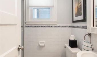 6 Bayside Ave, Newport, RI 02840