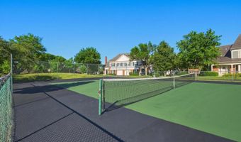 1934 N Charter Point Dr, Arlington Heights, IL 60004