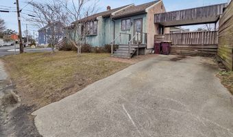 54 Slocum St, Acushnet, MA 02743
