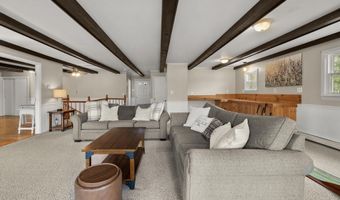 543 Long Shores Dr, Barrington, NH 03825