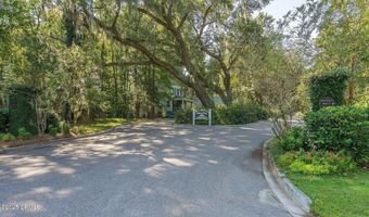 5 Petigru Dr, Beaufort, SC 29902