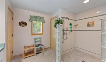 1 Mayhew Tpke, Bridgewater, NH 03222