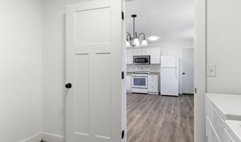 427 N Harrison Ave, Aurora, MO 65605