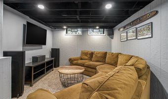 646 Dellwood Dr, Ann Arbor, MI 48103