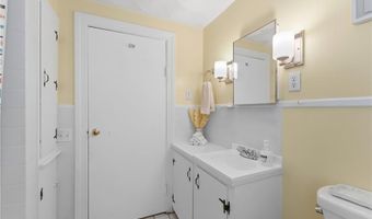 34 Platt St, Bristol, RI 02809