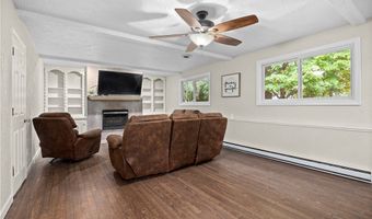 621 Van Oaks Dr, Amherst, OH 44001