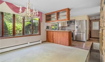 1 Rocky Crest Rd, Cumberland, RI 02864