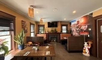 72 E Main Rd, Middletown, RI 02842