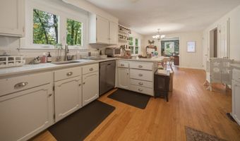32 Fox Den Rd, Avon, CT 06001