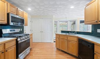 17 Doire Rd, Cumberland, RI 02864