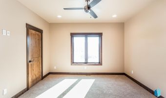 2816 E Sunflower Cir, Brandon, SD 57005