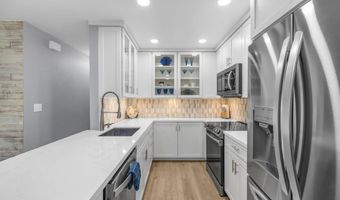 140 UWAPO Rd 36-104, Kihei, HI 96753