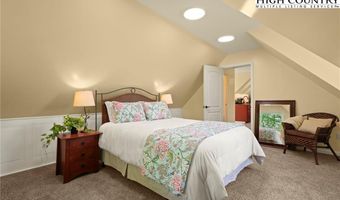 140 Library Ln, Banner Elk, NC 28604