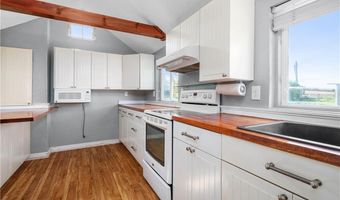 1 Offshore Rd 32, Narragansett, RI 02882