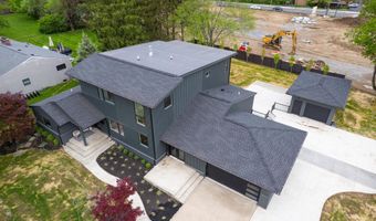 2777 Donna Dr, Columbus, OH 43220