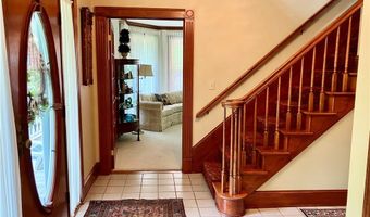 203 Randwood Dr, Amherst, NY 14068