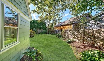 12 Harbour Ter, Cranston, RI 02905