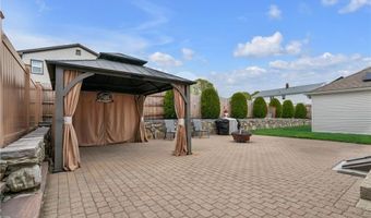 10 Mecca St, North Providence, RI 02904