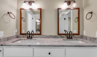109 Bay Colony Way, Apalachicola, FL 32320