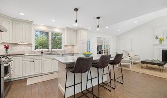 70 Jefferson Dr, East Greenwich, RI 02818