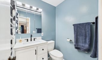 121 Woodland Dr, Hartford City, IN 47348