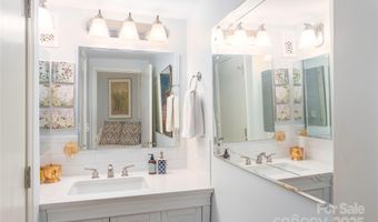 24 Woodcrest Rd, Asheville, NC 28804