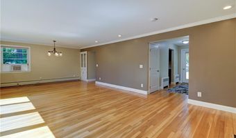 6 Pine Ln, Johnston, RI 02919