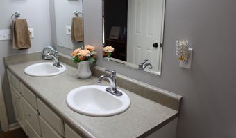 811 Thomas Dr, Angola, IN 46703