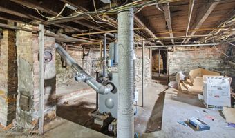 82 Hampshire St, Auburn, ME 04210