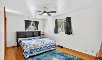 922 S Oak Ave, Aurora, MO 65605