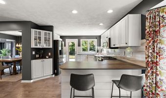 9820 Snow Pointe Dr SE, Alto, MI 49302