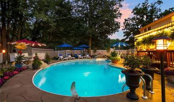 7 Shalamar Ct, Amherst, NY 14068