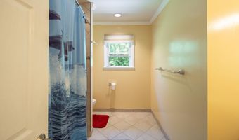 51 Aspen Cir, Albany, NY 12208