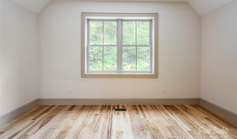 135 Spooks Branch Rd, Asheville, NC 28804
