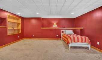 40 Hillview Dr, Bangor, ME 04401