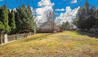 45 Cragmere Rd, Airmont, NY 10901