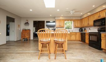 1601 E Sylvan Cir, Brandon, SD 57005
