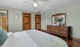 4 Karen Ln, Bristol, RI 02809