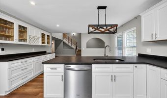 601 Springdale Woods Dr, Macon, GA 31210