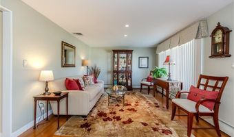 17 Woodview Dr, Cranston, RI 02920