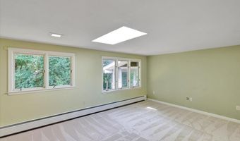 73 South St, Burlington, VT 05401