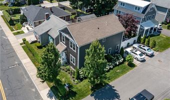 19 Eustis Ave, Newport, RI 02840