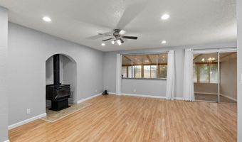 5094 DAISY St, Springfield, OR 97478