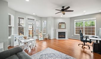 24687 KINGS CANYON Sq, Aldie, VA 20105