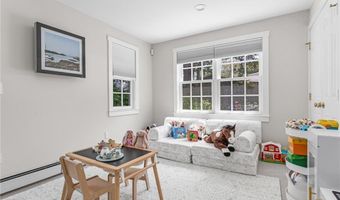 7 Florence Ave, Newport, RI 02840
