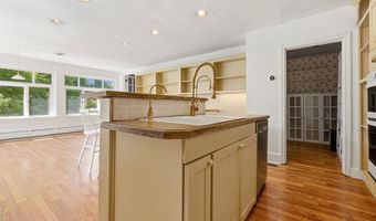 852 Hale St, Beverly, MA 01915