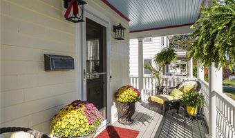 99 Roseneath Ave, Newport, RI 02840