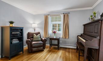 28 Lincoln Dr, Acton, MA 01720