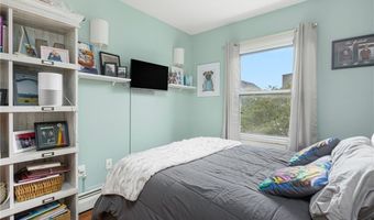 13 Vaughan Ave, Newport, RI 02840
