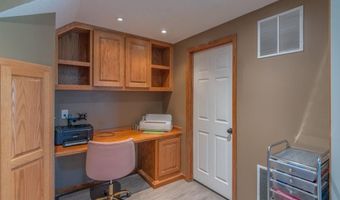 14108 Pine Valley Ct, Basehor, KS 66007